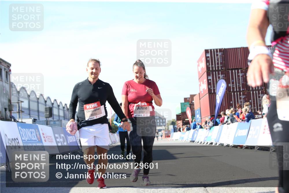 03.10.2025 - Köhlbrandbrückenlauf Jannik Wohlers http://msf.ph/oto/9129601 03.10.2025 13:44:04 Ziel 4295, 5415, 5416, 5445, 6010, 6011, 6550 meine-sportfotos.de