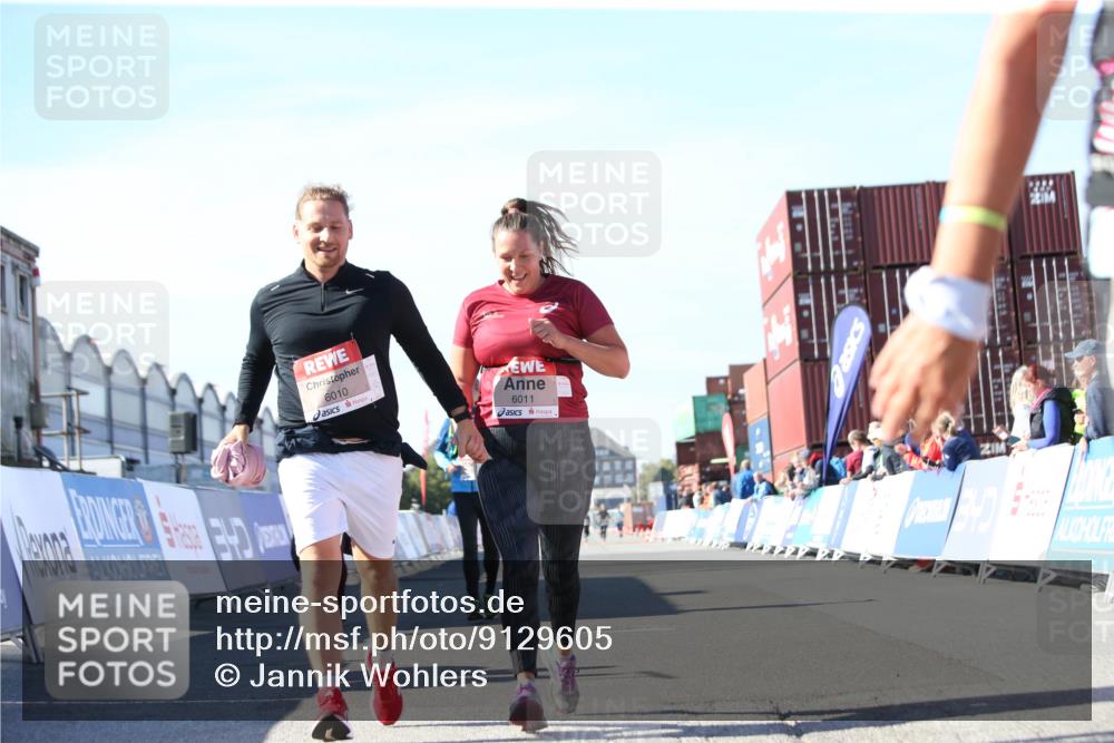 03.10.2025 - Köhlbrandbrückenlauf Jannik Wohlers http://msf.ph/oto/9129605 03.10.2025 13:44:04 Ziel 4295, 5415, 5416, 5445, 6010, 6011, 6550 meine-sportfotos.de