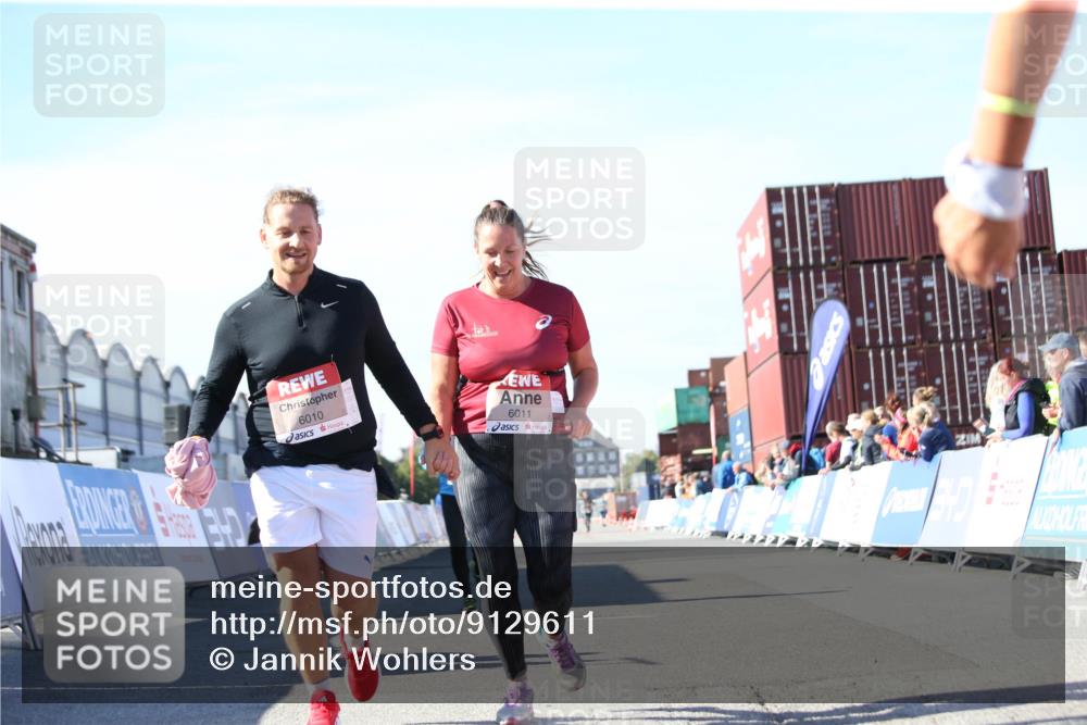 03.10.2025 - Köhlbrandbrückenlauf Jannik Wohlers http://msf.ph/oto/9129611 03.10.2025 13:44:04 Ziel 4295, 5415, 5416, 5445, 6010, 6011, 6550 meine-sportfotos.de