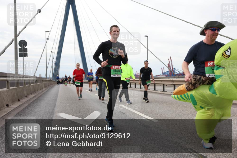 03.10.2025 - Köhlbrandbrückenlauf Lena Gebhardt http://msf.ph/oto/9129612 03.10.2025 16:04:12 Position 2 9332, 93 meine-sportfotos.de