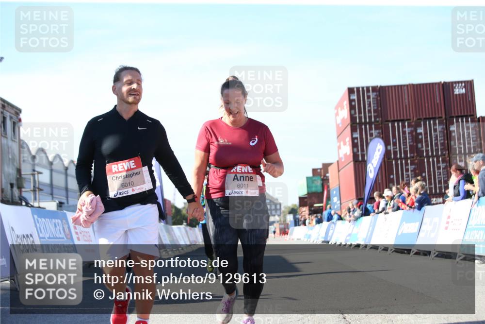 03.10.2025 - Köhlbrandbrückenlauf Jannik Wohlers http://msf.ph/oto/9129613 03.10.2025 13:44:05 Ziel 4295, 5415, 5416, 5445, 6010, 6011, 6550 meine-sportfotos.de