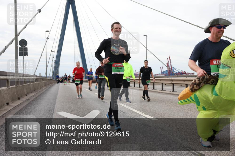 03.10.2025 - Köhlbrandbrückenlauf Lena Gebhardt http://msf.ph/oto/9129615 03.10.2025 16:04:12 Position 2 9332, 9 meine-sportfotos.de