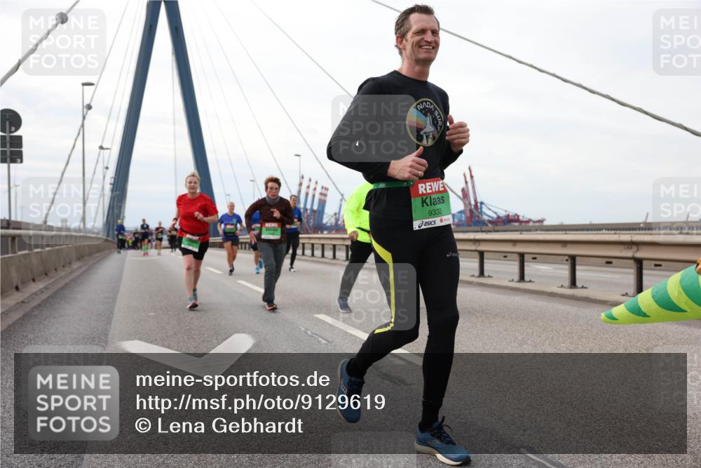 03.10.2025 - Köhlbrandbrückenlauf Lena Gebhardt http://msf.ph/oto/9129619 03.10.2025 16:04:13 Position 2 9332 meine-sportfotos.de