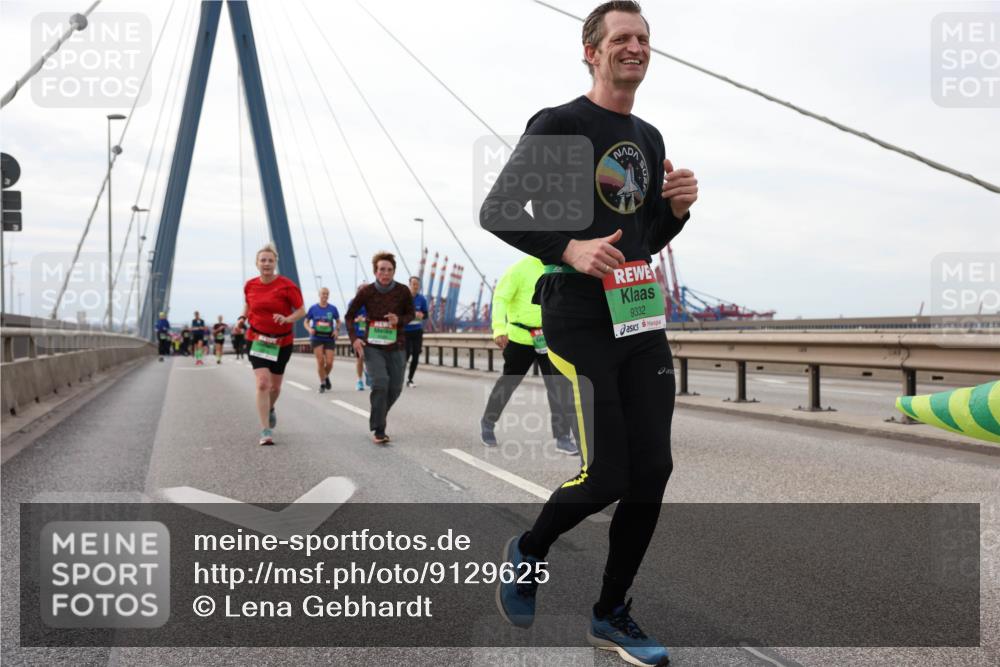 03.10.2025 - Köhlbrandbrückenlauf Lena Gebhardt http://msf.ph/oto/9129625 03.10.2025 16:04:13 Position 2 9332 meine-sportfotos.de