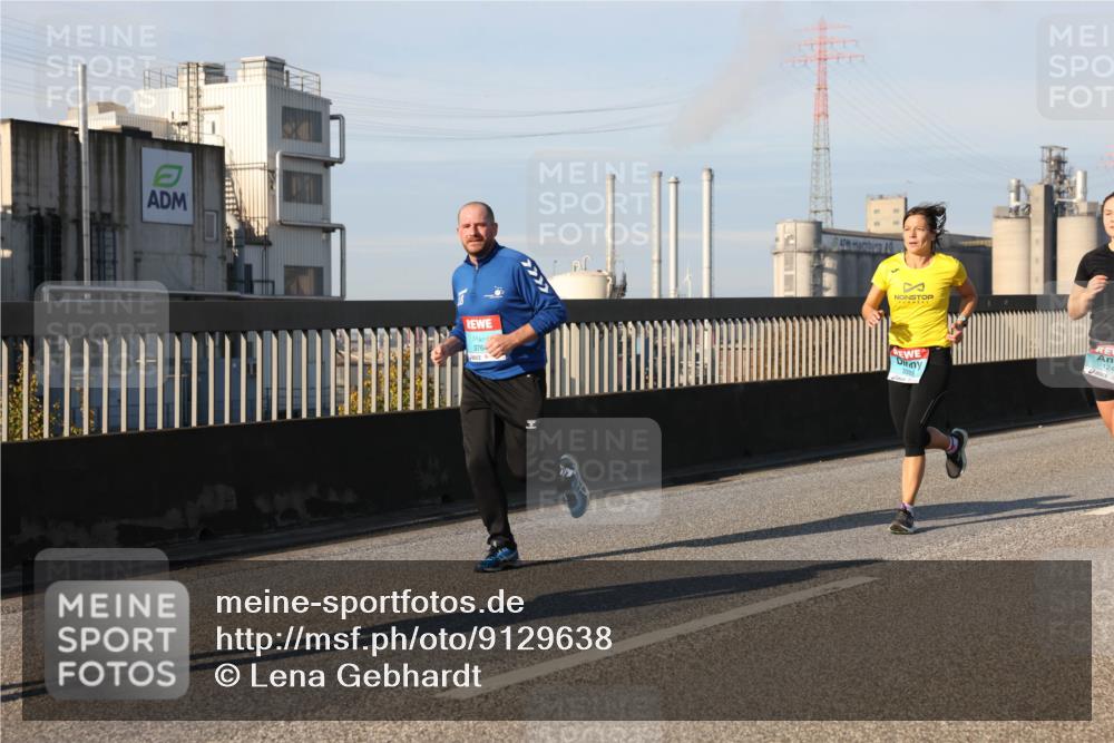 03.10.2025 - Köhlbrandbrückenlauf Lena Gebhardt http://msf.ph/oto/9129638 03.10.2025 09:49:01 Position 2 376, 3333, 124 meine-sportfotos.de