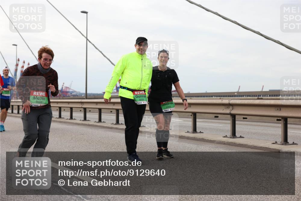 03.10.2025 - Köhlbrandbrückenlauf Lena Gebhardt http://msf.ph/oto/9129640 03.10.2025 16:04:14 Position 2 8689, 9256, 9260 meine-sportfotos.de