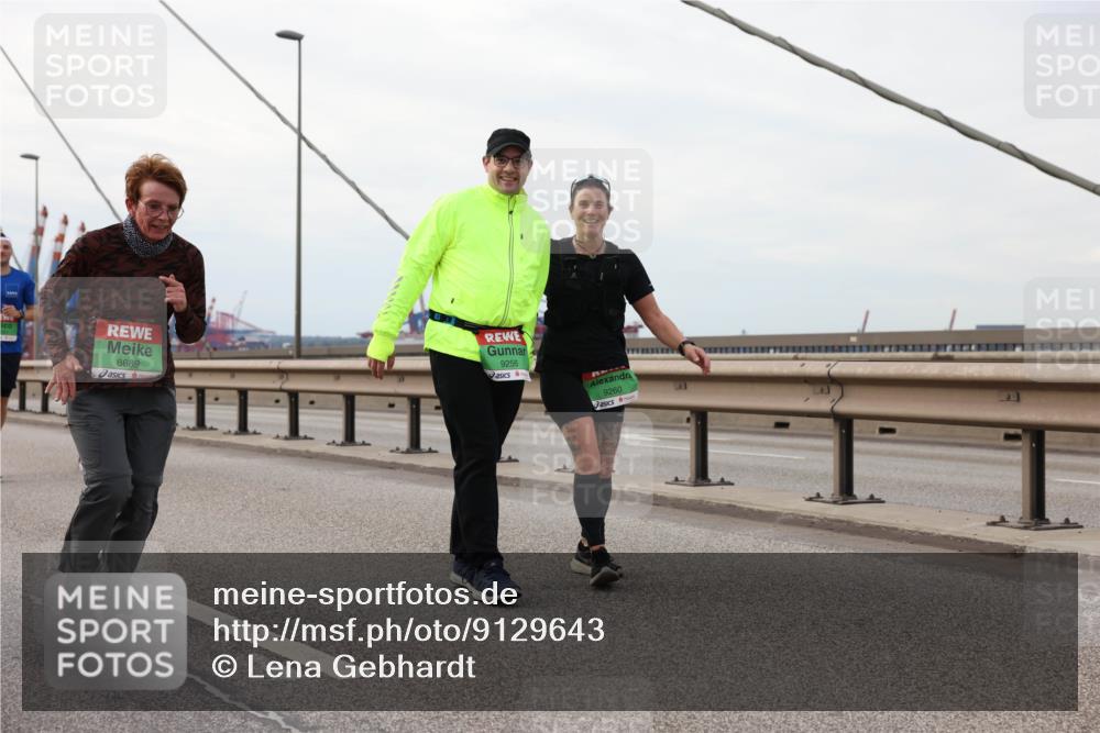 03.10.2025 - Köhlbrandbrückenlauf Lena Gebhardt http://msf.ph/oto/9129643 03.10.2025 16:04:14 Position 2 8689, 9256, 9260, 4 meine-sportfotos.de