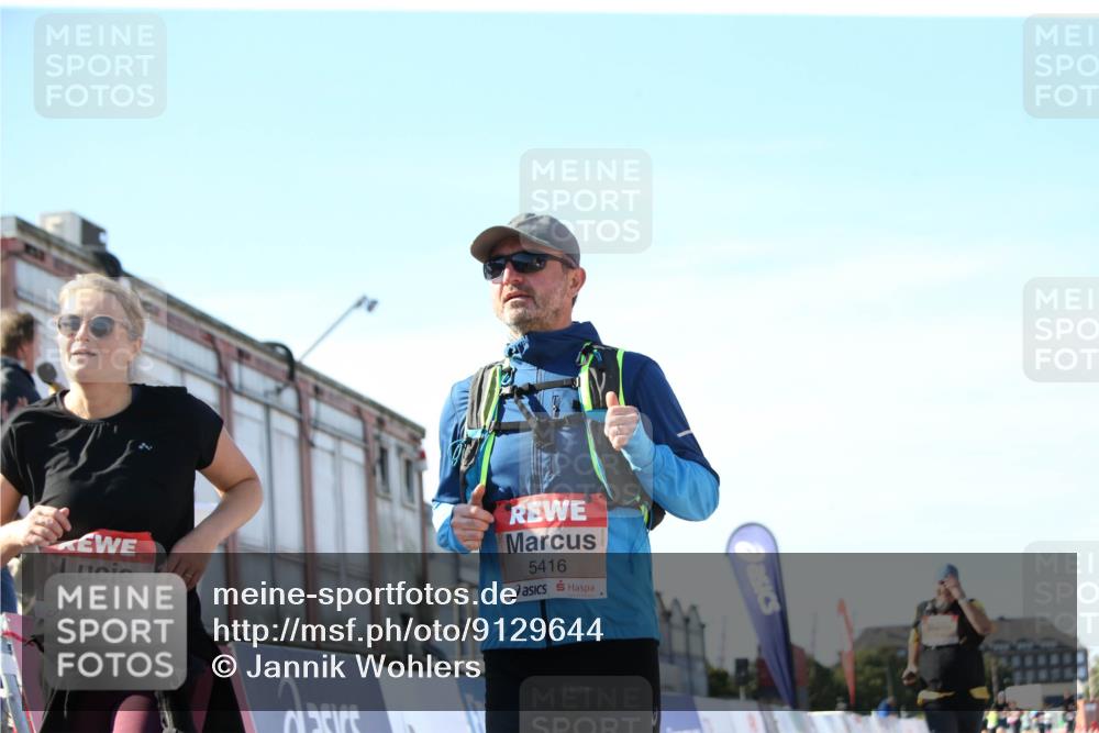 03.10.2025 - Köhlbrandbrückenlauf Jannik Wohlers http://msf.ph/oto/9129644 03.10.2025 13:44:09 Ziel 4295, 4906, 5415, 5416, 5445, 6010, 6011, 6550 meine-sportfotos.de