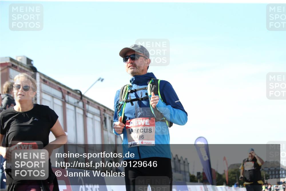 03.10.2025 - Köhlbrandbrückenlauf Jannik Wohlers http://msf.ph/oto/9129646 03.10.2025 13:44:09 Ziel 4295, 4906, 5415, 5416, 5445, 6010, 6011, 6550 meine-sportfotos.de