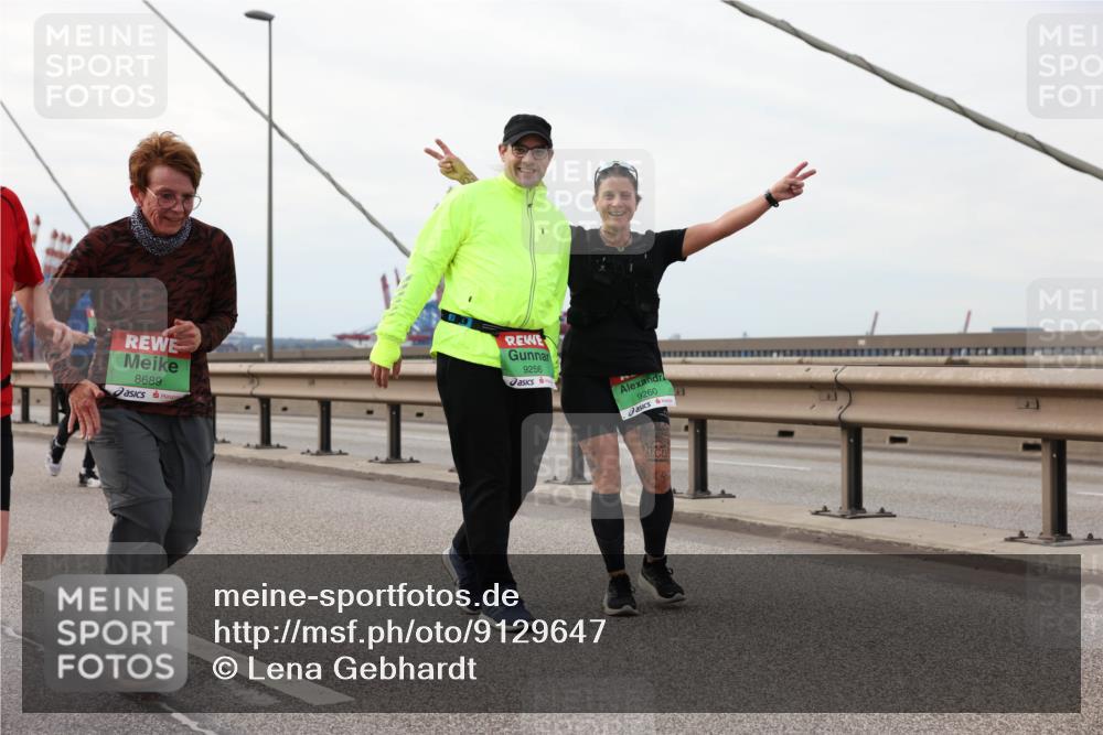 03.10.2025 - Köhlbrandbrückenlauf Lena Gebhardt http://msf.ph/oto/9129647 03.10.2025 16:04:14 Position 2 8689, 9256, 9260 meine-sportfotos.de