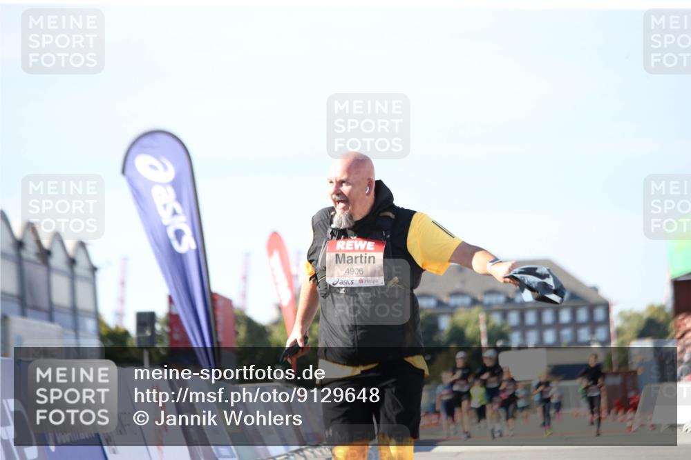 03.10.2025 - Köhlbrandbrückenlauf Jannik Wohlers http://msf.ph/oto/9129648 03.10.2025 13:44:10 Ziel 4906, 5415, 5416, 5445, 6010, 6011, 6550 meine-sportfotos.de