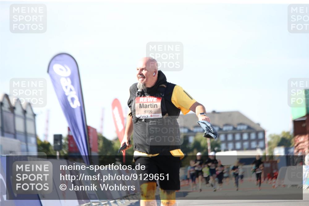 03.10.2025 - Köhlbrandbrückenlauf Jannik Wohlers http://msf.ph/oto/9129651 03.10.2025 13:44:11 Ziel 4906, 5415, 5416, 5445, 6010, 6011, 6550 meine-sportfotos.de