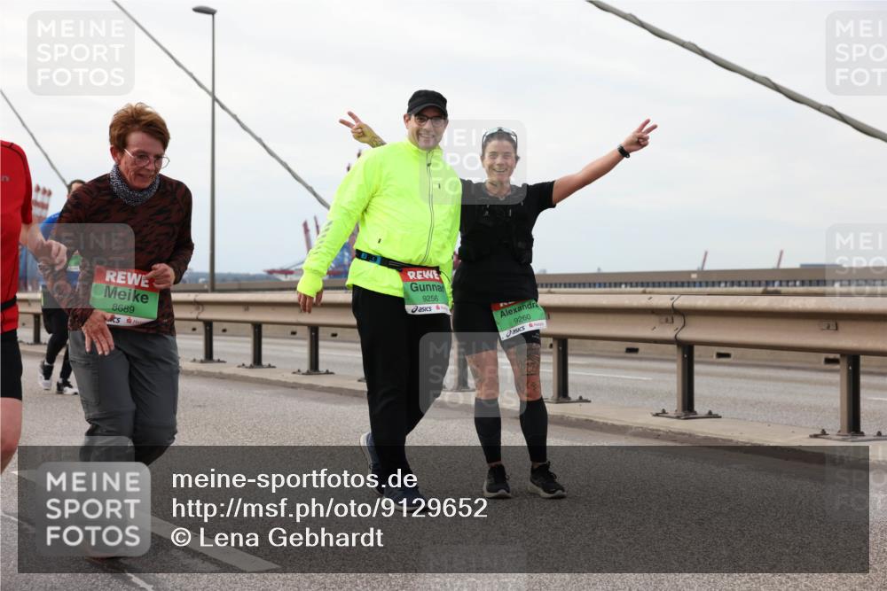 03.10.2025 - Köhlbrandbrückenlauf Lena Gebhardt http://msf.ph/oto/9129652 03.10.2025 16:04:14 Position 2 8689, 9256, 9260 meine-sportfotos.de