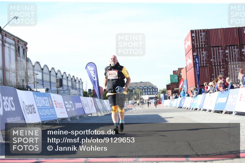 03.10.2025 - Köhlbrandbrückenlauf Jannik Wohlers http://msf.ph/oto/9129653 03.10.2025 13:44:11 Ziel 4906, 5415, 5416, 5445, 6010, 6011, 6550 meine-sportfotos.de