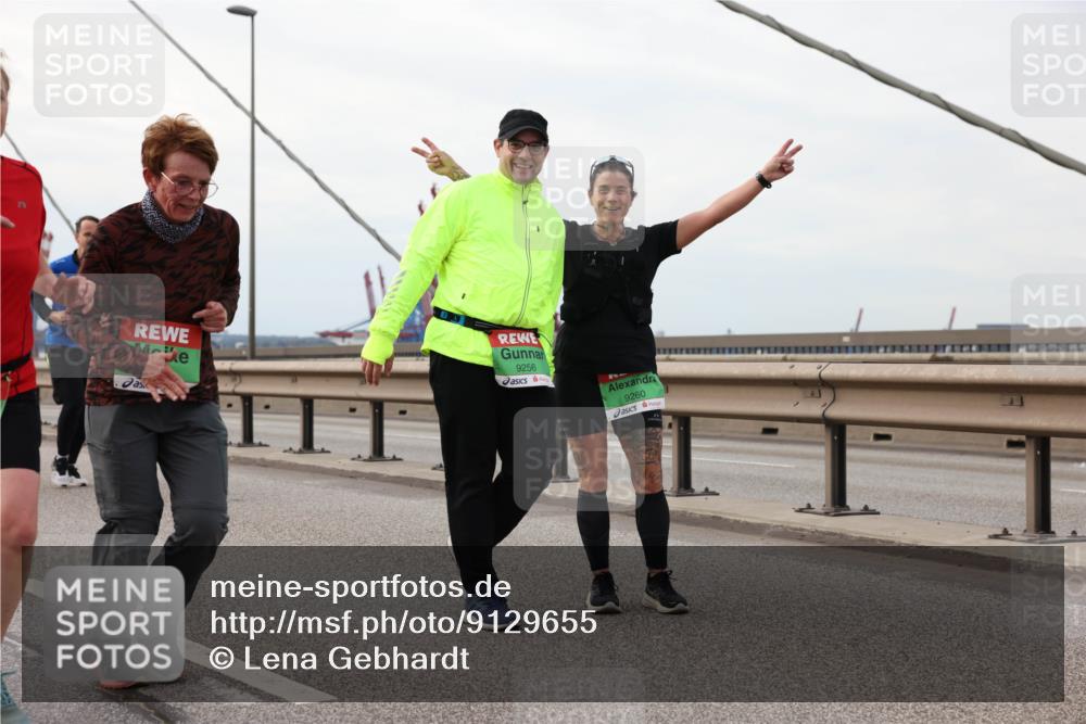 03.10.2025 - Köhlbrandbrückenlauf Lena Gebhardt http://msf.ph/oto/9129655 03.10.2025 16:04:14 Position 2 9256, 9260 meine-sportfotos.de