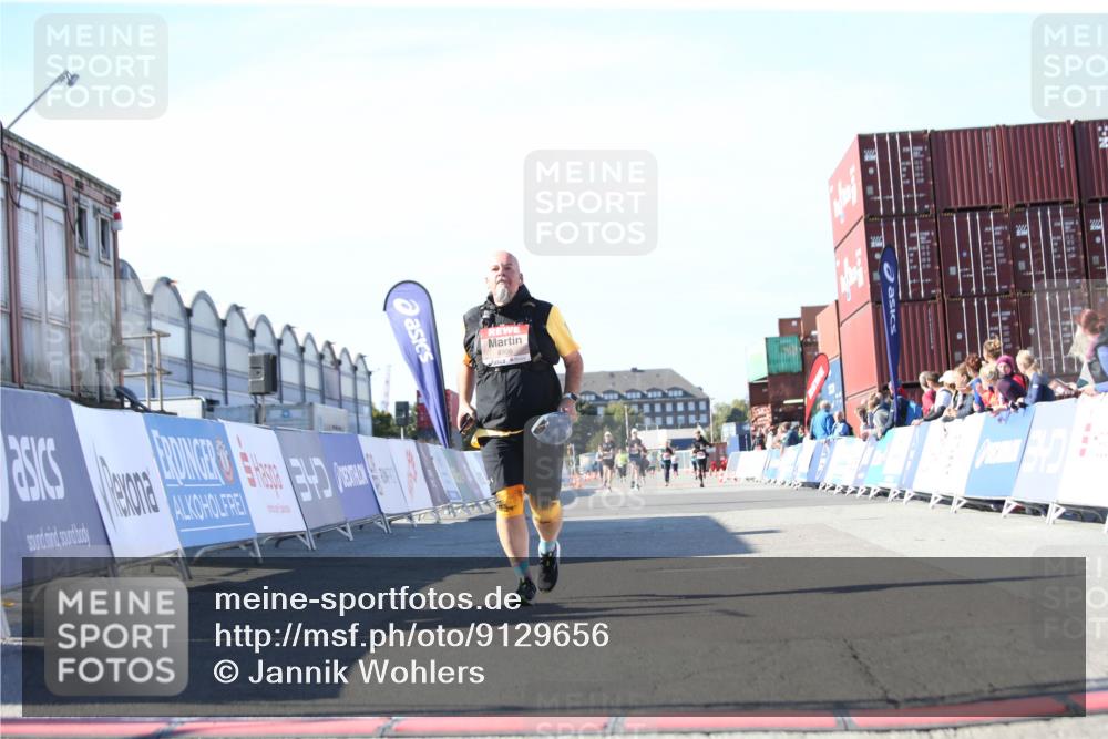 03.10.2025 - Köhlbrandbrückenlauf Jannik Wohlers http://msf.ph/oto/9129656 03.10.2025 13:44:11 Ziel 4906, 5415, 5416, 5445, 6010, 6011, 6550 meine-sportfotos.de
