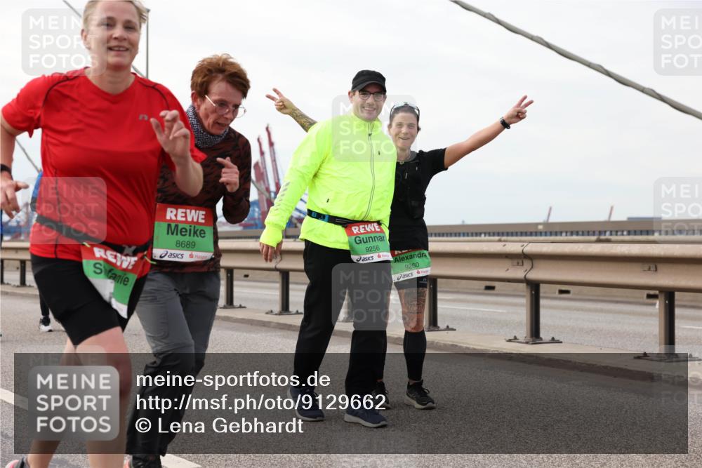 03.10.2025 - Köhlbrandbrückenlauf Lena Gebhardt http://msf.ph/oto/9129662 03.10.2025 16:04:15 Position 2 8689, 9256, 9260 meine-sportfotos.de