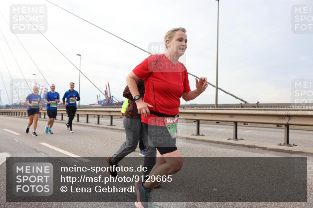 03.10.2025 - Köhlbrandbrückenlauf Lena Gebhardt http://msf.ph/oto/9129665 03.10.2025 16:04:15 Position 2  meine-sportfotos.de