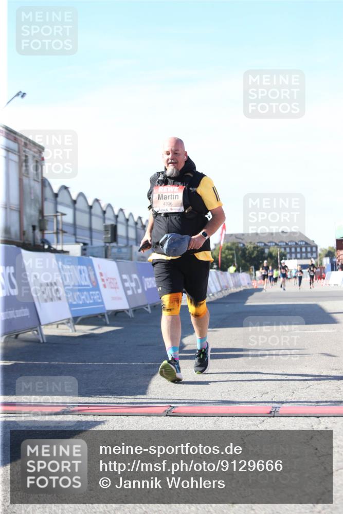 03.10.2025 - Köhlbrandbrückenlauf Jannik Wohlers http://msf.ph/oto/9129666 03.10.2025 13:44:13 Ziel 4906, 5415, 5416, 6010, 6011 meine-sportfotos.de