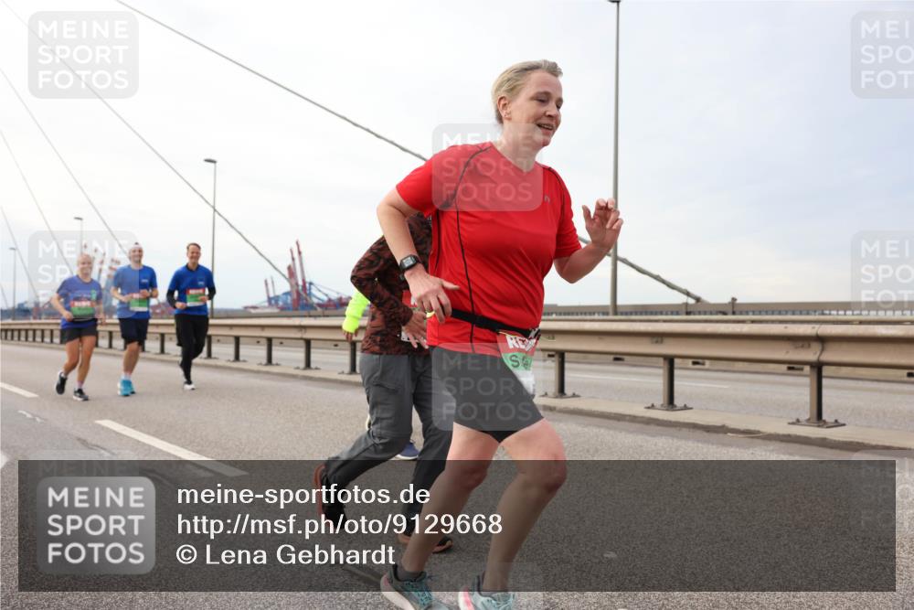 03.10.2025 - Köhlbrandbrückenlauf Lena Gebhardt http://msf.ph/oto/9129668 03.10.2025 16:04:16 Position 2  meine-sportfotos.de