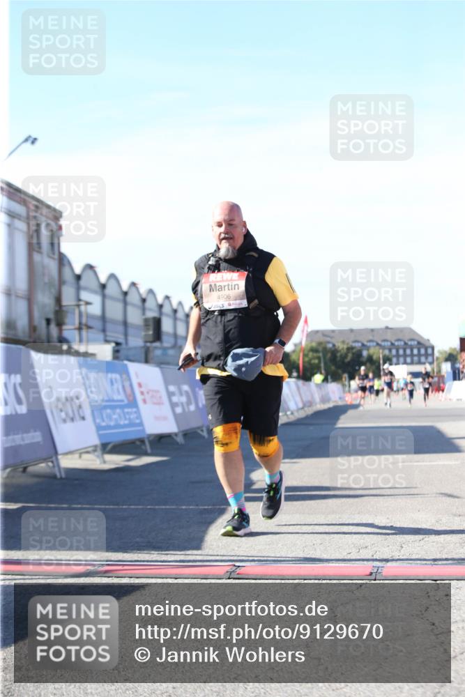 03.10.2025 - Köhlbrandbrückenlauf Jannik Wohlers http://msf.ph/oto/9129670 03.10.2025 13:44:13 Ziel 4906, 5415, 5416, 6010, 6011 meine-sportfotos.de