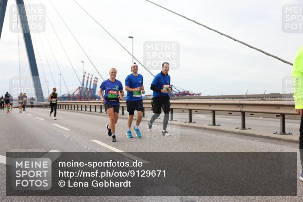 03.10.2025 - Köhlbrandbrückenlauf Lena Gebhardt http://msf.ph/oto/9129671 03.10.2025 16:04:17 Position 2  meine-sportfotos.de