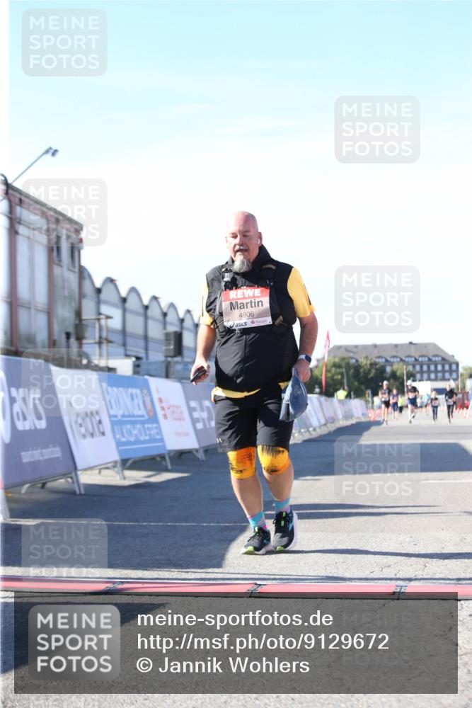 03.10.2025 - Köhlbrandbrückenlauf Jannik Wohlers http://msf.ph/oto/9129672 03.10.2025 13:44:13 Ziel 4906, 5415, 5416, 6010, 6011 meine-sportfotos.de