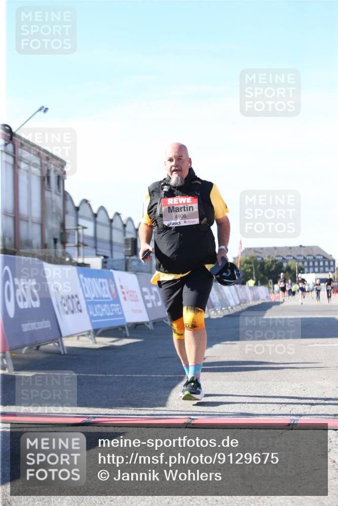 03.10.2025 - Köhlbrandbrückenlauf Jannik Wohlers http://msf.ph/oto/9129675 03.10.2025 13:44:13 Ziel 4906, 5415, 5416, 6010, 6011 meine-sportfotos.de