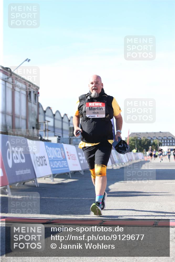03.10.2025 - Köhlbrandbrückenlauf Jannik Wohlers http://msf.ph/oto/9129677 03.10.2025 13:44:13 Ziel 4906, 5415, 5416, 6010, 6011 meine-sportfotos.de