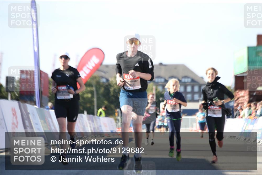 03.10.2025 - Köhlbrandbrückenlauf Jannik Wohlers http://msf.ph/oto/9129682 03.10.2025 13:44:23 Ziel 4906, 5904, 5905, 6257, 6258 meine-sportfotos.de