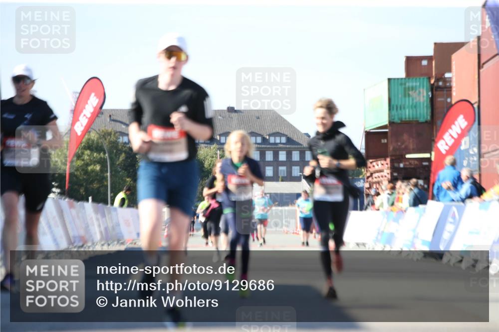 03.10.2025 - Köhlbrandbrückenlauf Jannik Wohlers http://msf.ph/oto/9129686 03.10.2025 13:44:23 Ziel 4906, 5904, 5905, 6257, 6258 meine-sportfotos.de