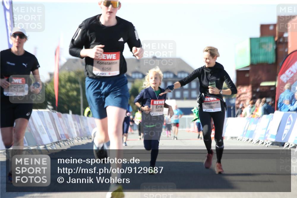 03.10.2025 - Köhlbrandbrückenlauf Jannik Wohlers http://msf.ph/oto/9129687 03.10.2025 13:44:24 Ziel 5904, 5905, 6257, 6258 meine-sportfotos.de
