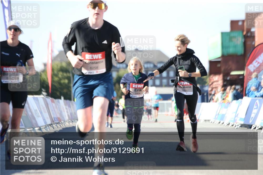 03.10.2025 - Köhlbrandbrückenlauf Jannik Wohlers http://msf.ph/oto/9129691 03.10.2025 13:44:24 Ziel 5904, 5905, 6257, 6258 meine-sportfotos.de