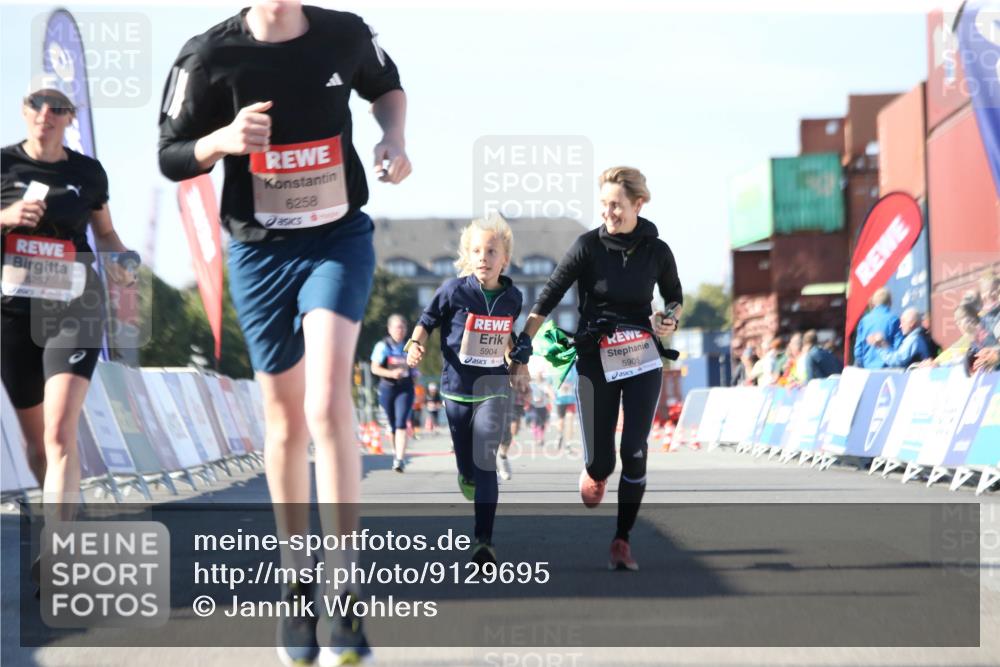 03.10.2025 - Köhlbrandbrückenlauf Jannik Wohlers http://msf.ph/oto/9129695 03.10.2025 13:44:25 Ziel 5904, 5905, 6257, 6258 meine-sportfotos.de