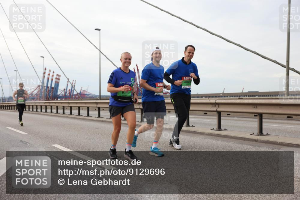 03.10.2025 - Köhlbrandbrückenlauf Lena Gebhardt http://msf.ph/oto/9129696 03.10.2025 16:04:18 Position 2 9248 meine-sportfotos.de