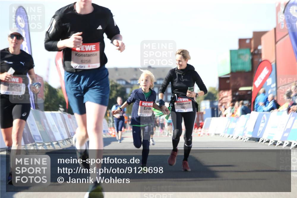 03.10.2025 - Köhlbrandbrückenlauf Jannik Wohlers http://msf.ph/oto/9129698 03.10.2025 13:44:25 Ziel 5904, 5905, 6257, 6258 meine-sportfotos.de