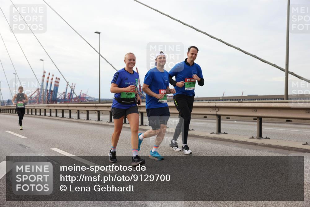 03.10.2025 - Köhlbrandbrückenlauf Lena Gebhardt http://msf.ph/oto/9129700 03.10.2025 16:04:18 Position 2 9248 meine-sportfotos.de