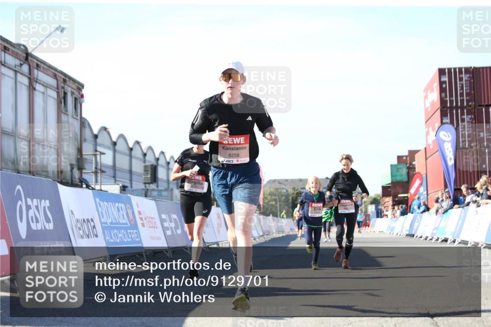 03.10.2025 - Köhlbrandbrückenlauf Jannik Wohlers http://msf.ph/oto/9129701 03.10.2025 13:44:25 Ziel 5904, 5905, 6257, 6258 meine-sportfotos.de