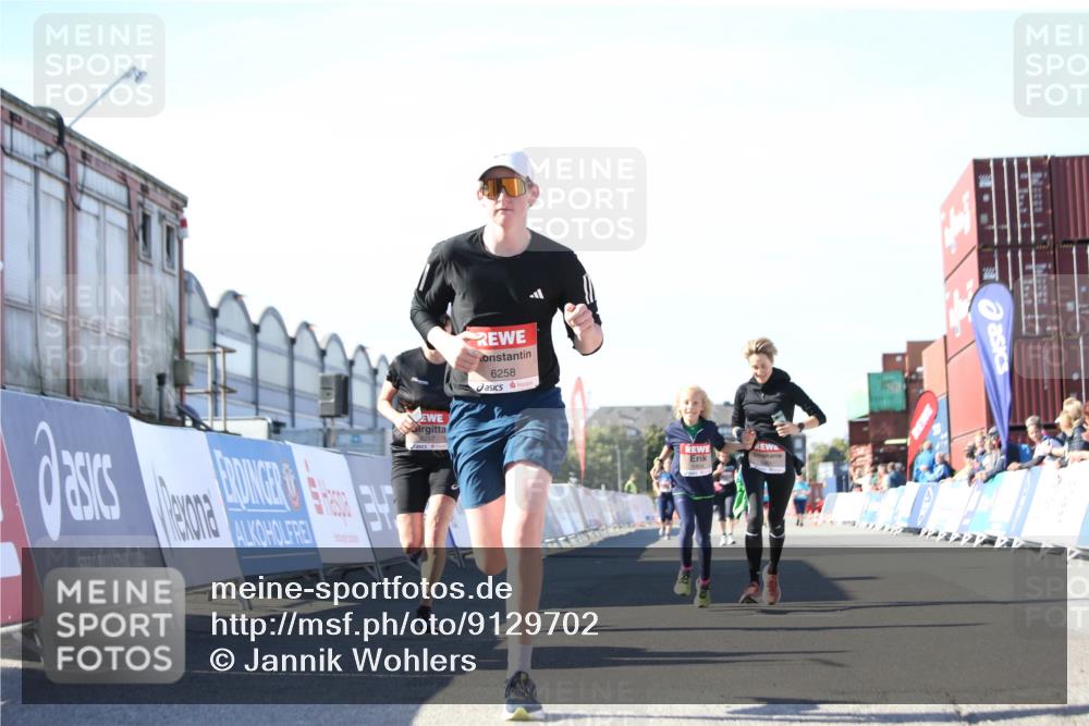 03.10.2025 - Köhlbrandbrückenlauf Jannik Wohlers http://msf.ph/oto/9129702 03.10.2025 13:44:25 Ziel 5904, 5905, 6257, 6258 meine-sportfotos.de