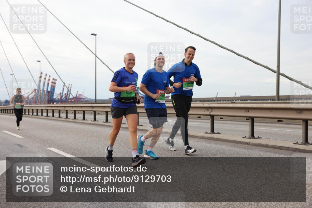 03.10.2025 - Köhlbrandbrückenlauf Lena Gebhardt http://msf.ph/oto/9129703 03.10.2025 16:04:18 Position 2 9248, 9253 meine-sportfotos.de