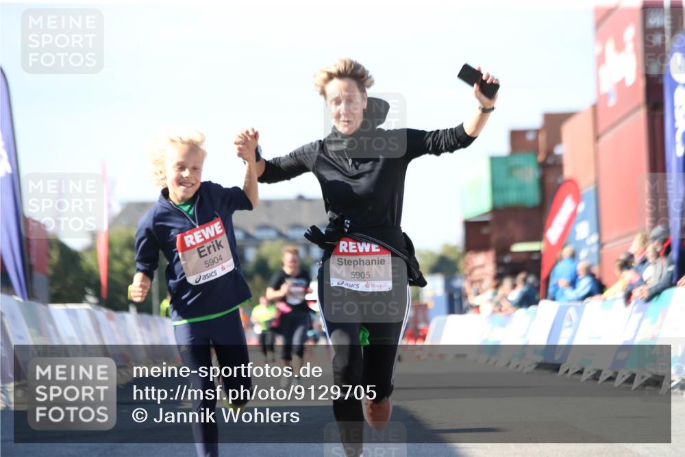 03.10.2025 - Köhlbrandbrückenlauf Jannik Wohlers http://msf.ph/oto/9129705 03.10.2025 13:44:26 Ziel 5904, 5905, 6257, 6258 meine-sportfotos.de