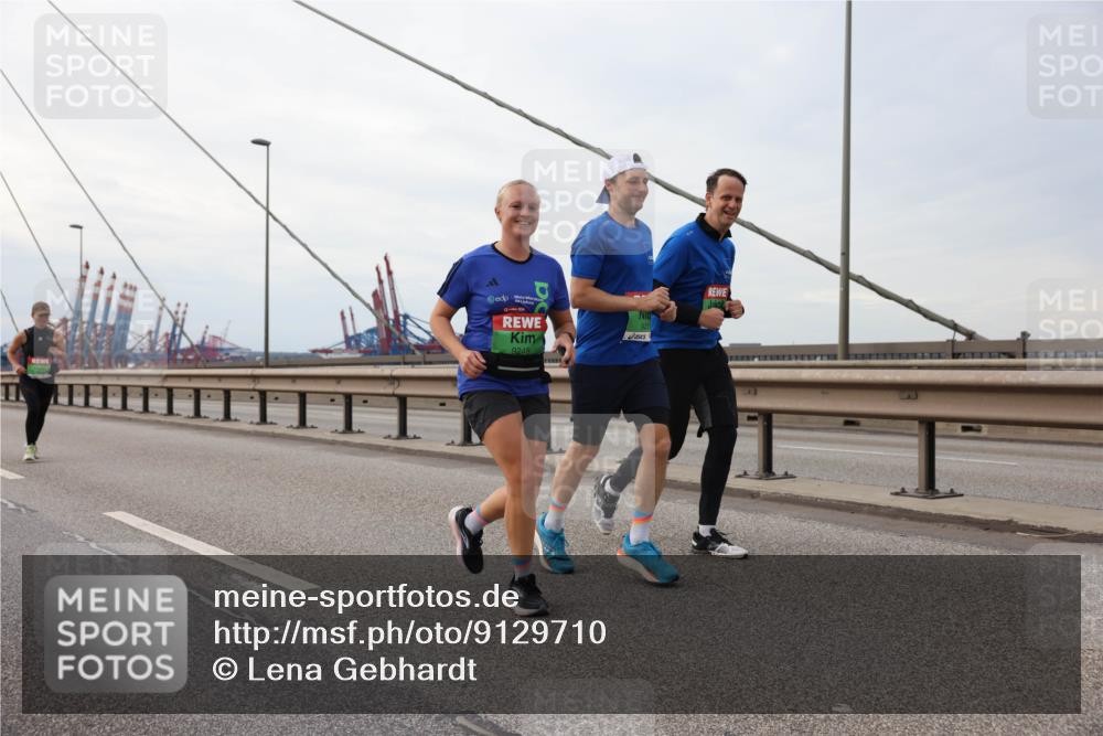 03.10.2025 - Köhlbrandbrückenlauf Lena Gebhardt http://msf.ph/oto/9129710 03.10.2025 16:04:18 Position 2 9248 meine-sportfotos.de