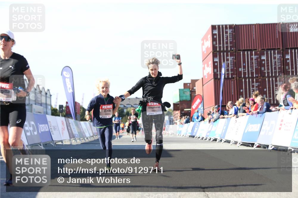 03.10.2025 - Köhlbrandbrückenlauf Jannik Wohlers http://msf.ph/oto/9129711 03.10.2025 13:44:27 Ziel 5904, 5905, 6257, 6258 meine-sportfotos.de