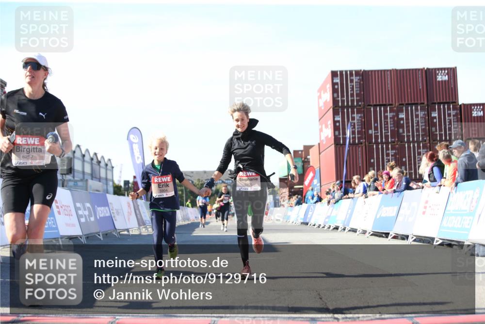 03.10.2025 - Köhlbrandbrückenlauf Jannik Wohlers http://msf.ph/oto/9129716 03.10.2025 13:44:27 Ziel 5904, 5905, 6257, 6258 meine-sportfotos.de