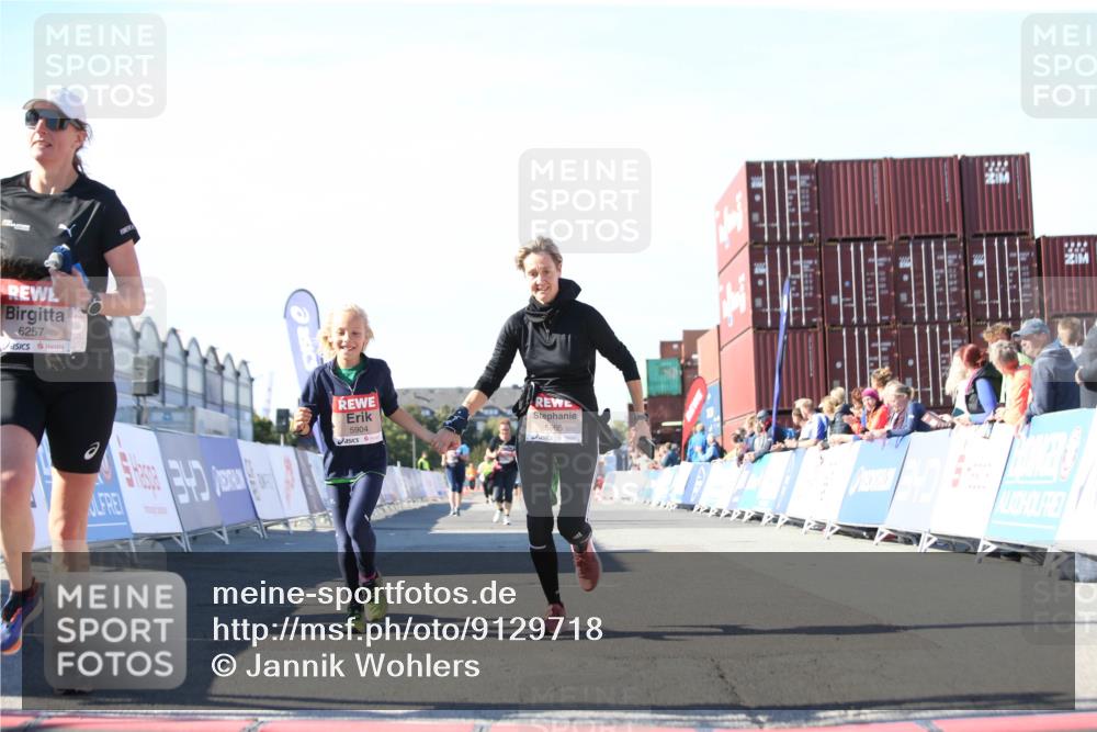 03.10.2025 - Köhlbrandbrückenlauf Jannik Wohlers http://msf.ph/oto/9129718 03.10.2025 13:44:27 Ziel 5904, 5905, 6257, 6258 meine-sportfotos.de