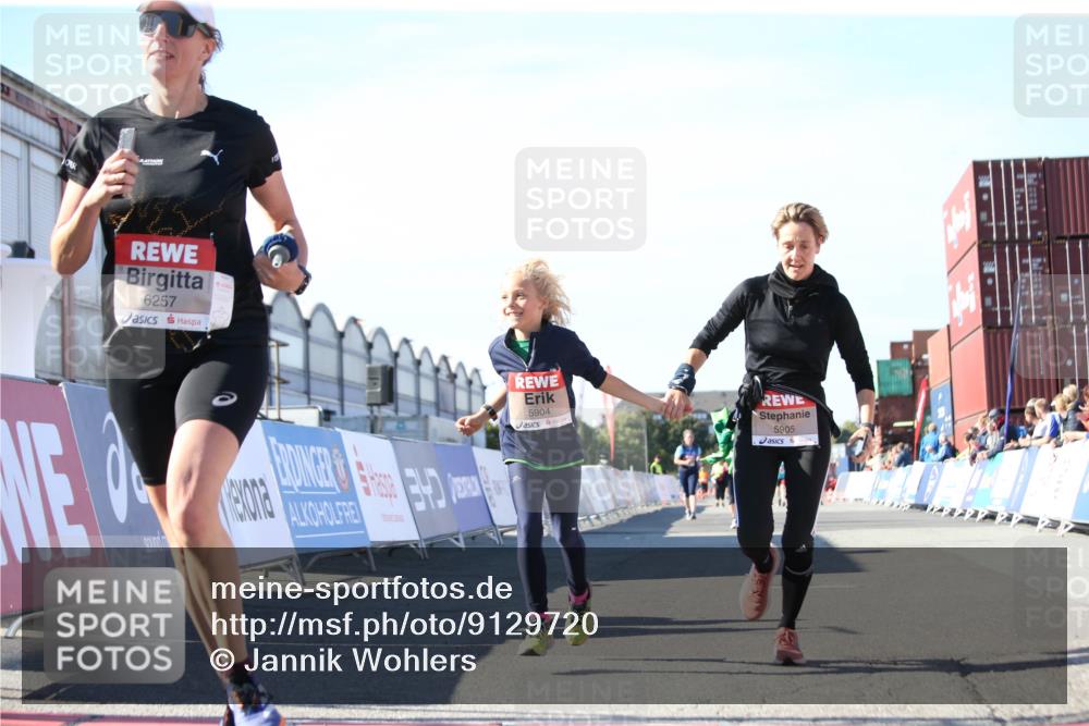 03.10.2025 - Köhlbrandbrückenlauf Jannik Wohlers http://msf.ph/oto/9129720 03.10.2025 13:44:28 Ziel 5904, 5905, 6257, 6258 meine-sportfotos.de