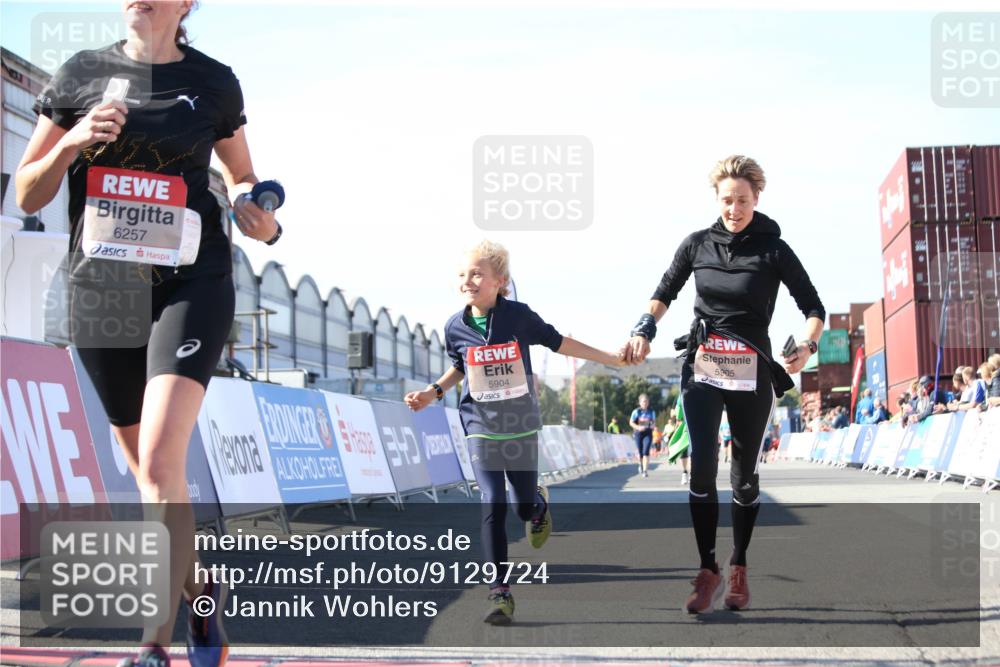 03.10.2025 - Köhlbrandbrückenlauf Jannik Wohlers http://msf.ph/oto/9129724 03.10.2025 13:44:28 Ziel 5904, 5905, 6257, 6258 meine-sportfotos.de
