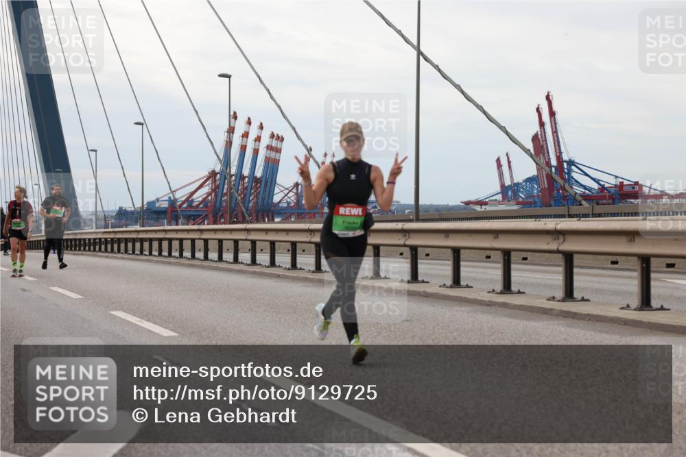 03.10.2025 - Köhlbrandbrückenlauf Lena Gebhardt http://msf.ph/oto/9129725 03.10.2025 16:04:20 Position 2  meine-sportfotos.de
