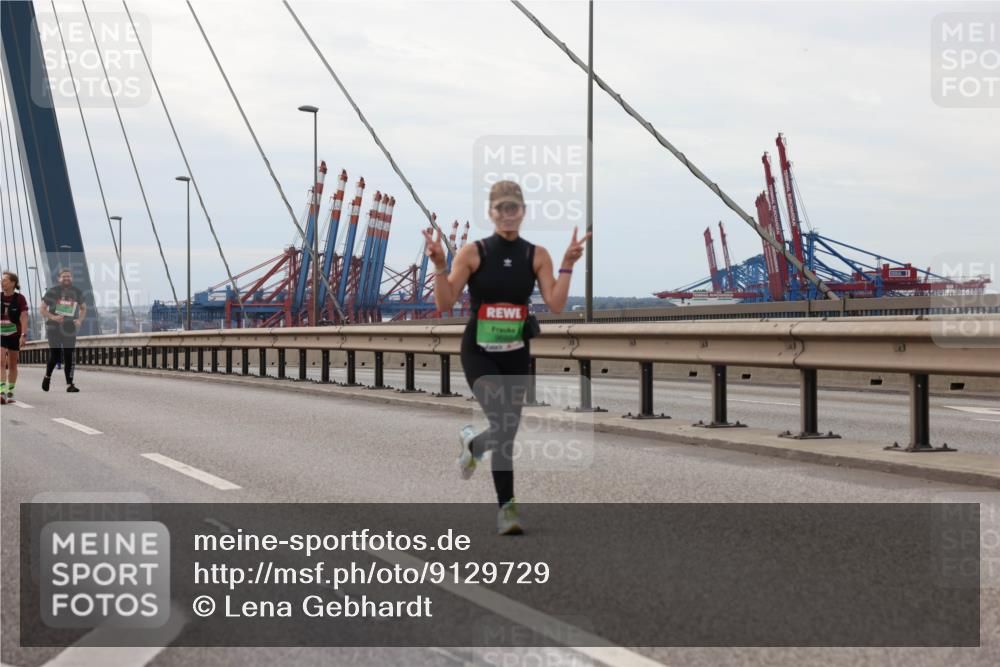 03.10.2025 - Köhlbrandbrückenlauf Lena Gebhardt http://msf.ph/oto/9129729 03.10.2025 16:04:20 Position 2  meine-sportfotos.de