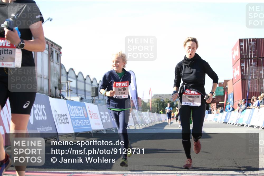 03.10.2025 - Köhlbrandbrückenlauf Jannik Wohlers http://msf.ph/oto/9129731 03.10.2025 13:44:28 Ziel 5904, 5905, 6257, 6258 meine-sportfotos.de